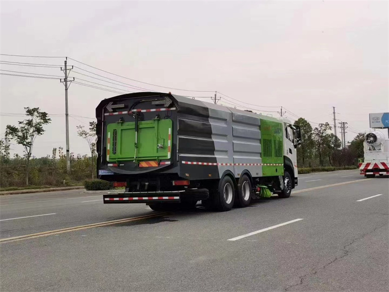 湖北程力東風天龍大型洗掃車